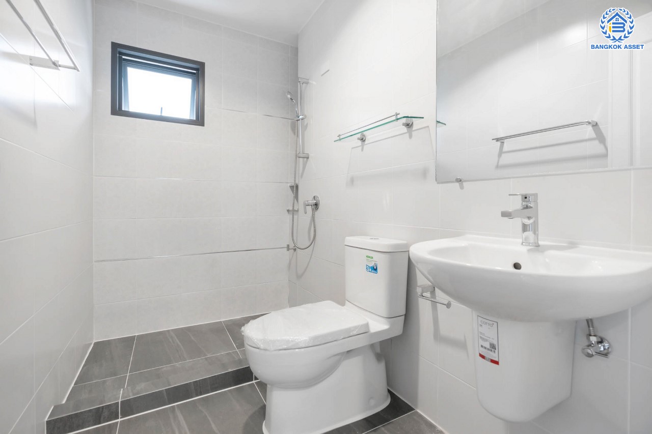 บ้านมือสองตกแต่งใหม่ แบรนด์สุดหรู Sansiri โครงการ เศรษฐสิริ ชัยพฤกษ์-แจ้งวัฒนะ ดีไซน์โมเดิร์น เนื้อที่ 51.7 ตร.ว. ฟังก์ชัน 3 ห้องนอน 3 ห้องน้ำ จอดรถได้ 2 คัน บรรยากาศ Private  วิวสวน หน้าบ้านไม่ชนใคร พร้อม Facilities ครบครัน!  บนทำเลโซนเมือง เชื่อมต่อทุกการเดินทาง ใกล้เซ็นทรัลแจ้งวัฒนะ, เมืองทองธานี, ทางด่วน และรถไฟฟ้าสายสีชมพู "สถานีปากเกร็ด"